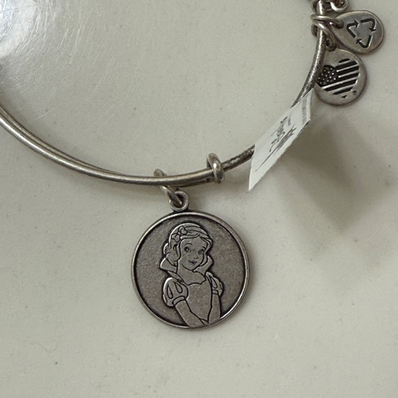 NWT Alex And Ani Disney Snow White Silver Tone 7.25" Bracelet - Picture 5 of 8